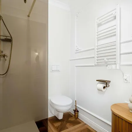 Bright & Modern In The Center By Renters Poznan