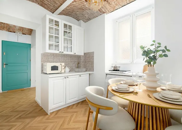 Bright & Modern In The Center By Renters