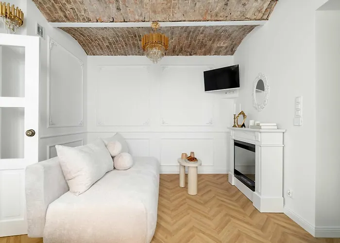 Bright & Modern In The Center By Renters Daire *