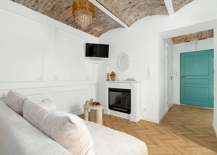 Bright & Modern In The Center By Renters Daire *